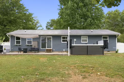 Exterior - 1501 Ford Dr, Aurora, MO 65605 photo 8 of 13