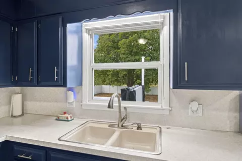 Kitchen - 1501 Ford Dr, Aurora, MO 65605 photo 4 of 4