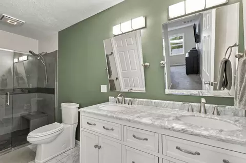 Bath - 1501 Ford Dr, Aurora, MO 65605 photo 1 of 3