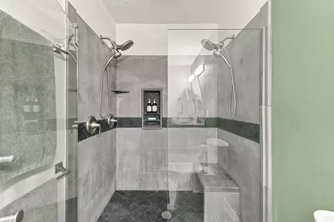 Bath - 1501 Ford Dr, Aurora, MO 65605 photo 2 of 3