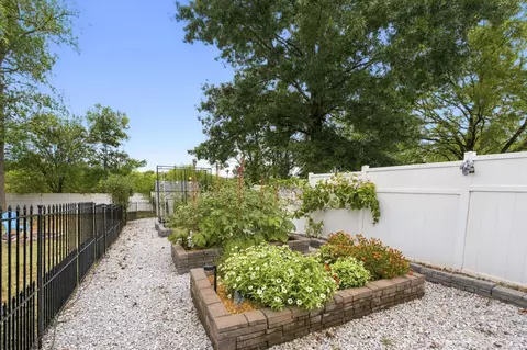Exterior - 1501 Ford Dr, Aurora, MO 65605 photo 5 of 13
