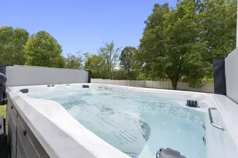 Exterior - 1501 Ford Dr, Aurora, MO 65605 photo 2 of 13