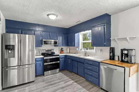 Kitchen - 1501 Ford Dr, Aurora, MO 65605 photo 1 of 4