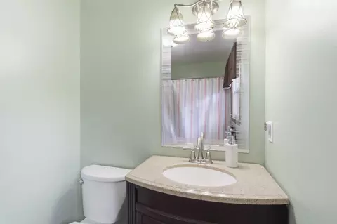 Bath - 1501 Ford Dr, Aurora, MO 65605 photo 3 of 3