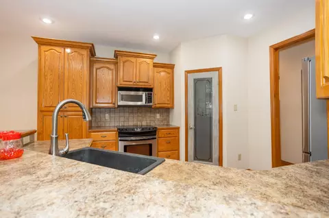 Kitchen - 1284 Evington Ct, Springfield, MO 65803 photo 2 of 5