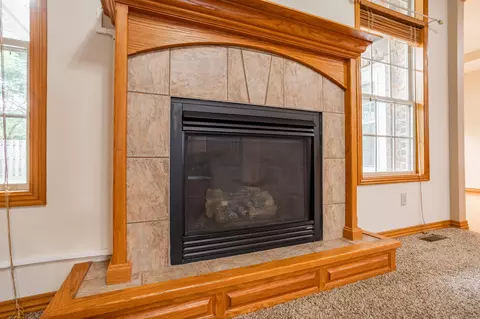 Living - 1284 Evington Ct, Springfield, MO 65803 photo 3 of 5