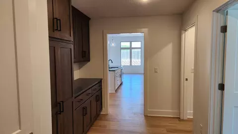 2423 E Swallow St, Springfield, MO 65804 photo 6