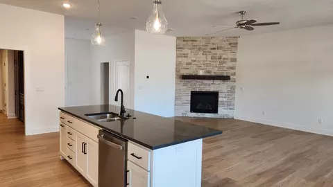 2423 E Swallow St, Springfield, MO 65804 photo 3