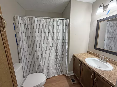 Bath - 2336 N Johnston Ave, Springfield, MO 65803 photo 1 of 1