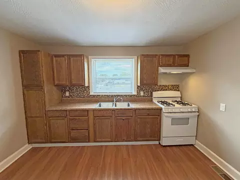 Kitchen - 2336 N Johnston Ave, Springfield, MO 65803 photo 2 of 3