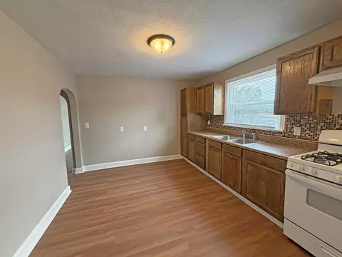 Kitchen - 2336 N Johnston Ave, Springfield, MO 65803 photo 3 of 3