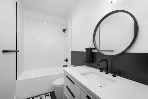 Bath - 861 Bantry Ct, Nixa, MO 65714 photo 10 of 10
