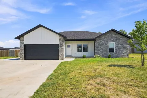 912 Dishman Cir, Rogersville, MO 65742