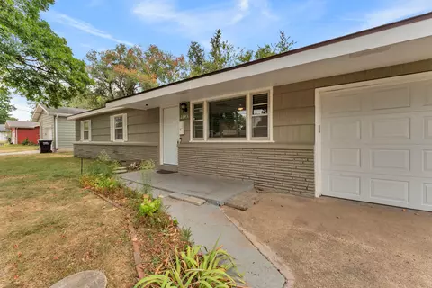 Exterior - 2643 E Belmont St, Springfield, MO 65802 photo 2 of 8