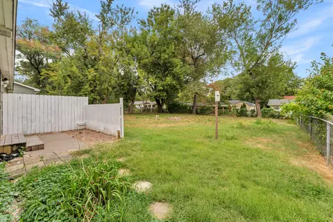 Exterior - 2643 E Belmont St, Springfield, MO 65802 photo 5 of 8
