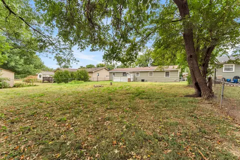 Exterior - 2643 E Belmont St, Springfield, MO 65802 photo 7 of 8