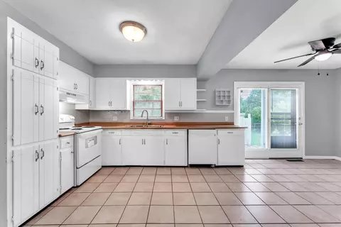 Kitchen - 2643 E Belmont St, Springfield, MO 65802 photo 1 of 3
