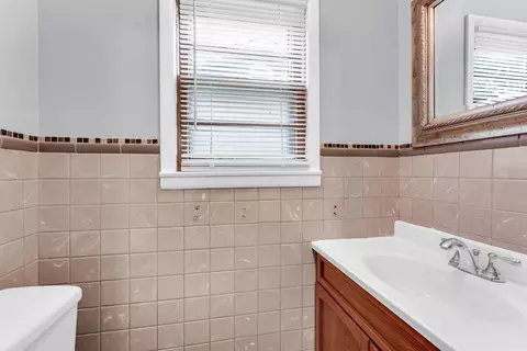 Bath - 2643 E Belmont St, Springfield, MO 65802 photo 3 of 3