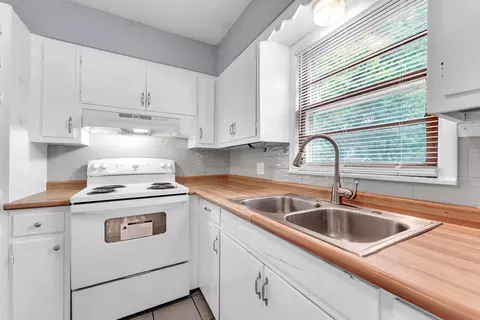 Kitchen - 2643 E Belmont St, Springfield, MO 65802 photo 3 of 3