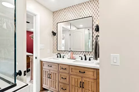 Bath - 720 Lone Hickory Rd, Ozark, MO 65721 photo 1 of 4