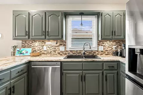 Kitchen - 720 Lone Hickory Rd, Ozark, MO 65721 photo 2 of 4