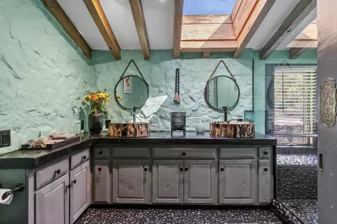 Bath - 2829 S Lone Pine Ave, Springfield, MO 65804 photo 6 of 9