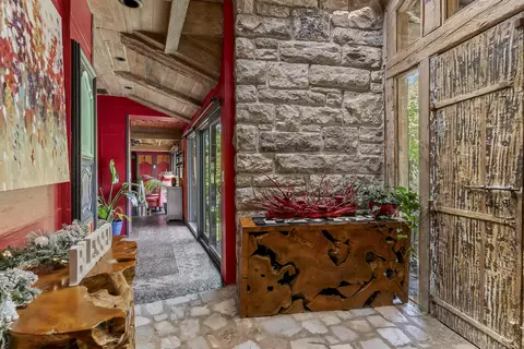 Entry Way - 2829 S Lone Pine Ave, Springfield, MO 65804 photo 4 of 15
