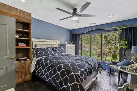 Bedroom - 2829 S Lone Pine Ave, Springfield, MO 65804 photo 3 of 10