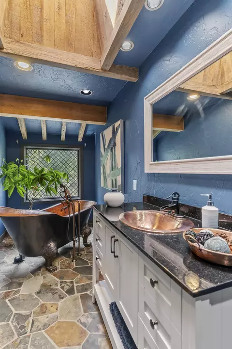 Bath - 2829 S Lone Pine Ave, Springfield, MO 65804 photo 5 of 9