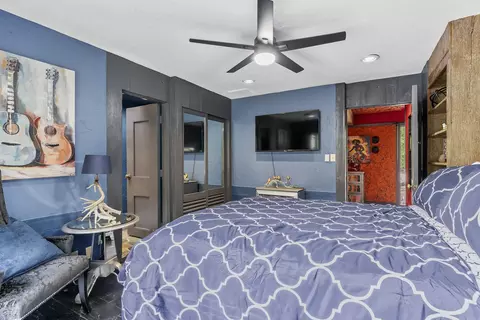 Bedroom - 2829 S Lone Pine Ave, Springfield, MO 65804 photo 4 of 10