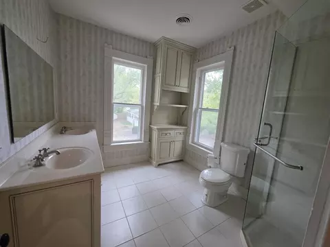 Bath - 245 N Clay St, Marshfield, MO 65706 photo 1 of 6