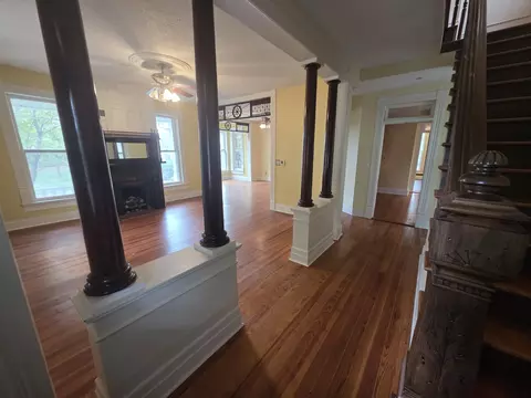 Living - 245 N Clay St, Marshfield, MO 65706 photo 1 of 7