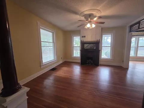 Living - 245 N Clay St, Marshfield, MO 65706 photo 2 of 7