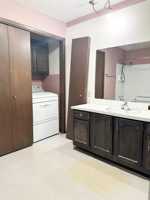 Bath - 5758 S Kimbrough Ave, Springfield, MO 65810 photo 1 of 4