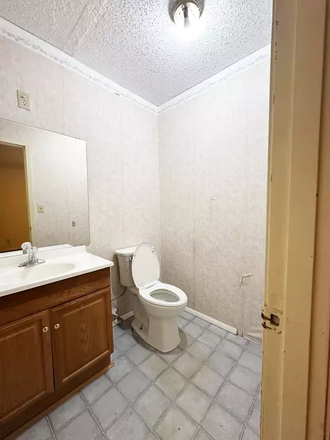 Bath - 5758 S Kimbrough Ave, Springfield, MO 65810 photo 4 of 4