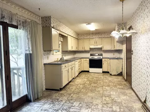 Kitchen - 5758 S Kimbrough Ave, Springfield, MO 65810 photo 1 of 3