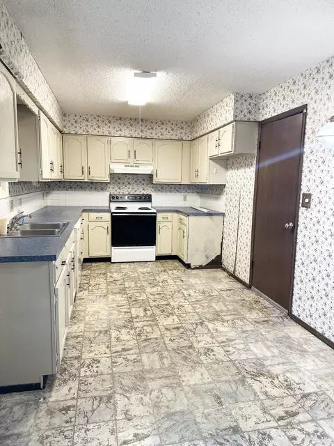 Kitchen - 5758 S Kimbrough Ave, Springfield, MO 65810 photo 2 of 3