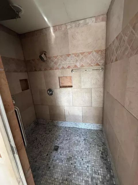 Bath - 1701 W Chestnut St, Springfield, MO 65802 photo 2 of 3