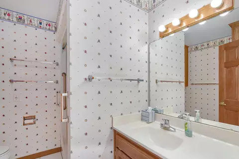 Bath - 1401 Dierker Dr, Monett, MO 65708 photo 4 of 8