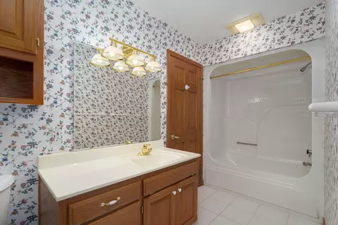 Bath - 1401 Dierker Dr, Monett, MO 65708 photo 6 of 8
