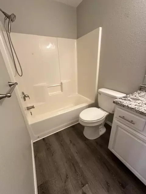 Bath - 561 N Jester Ave, Republic, MO 65738 photo 2 of 4