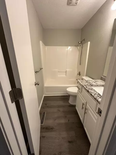 Bath - 561 N Jester Ave, Republic, MO 65738 photo 4 of 4