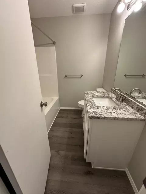 Bath - 561 N Jester Ave, Republic, MO 65738 photo 3 of 4