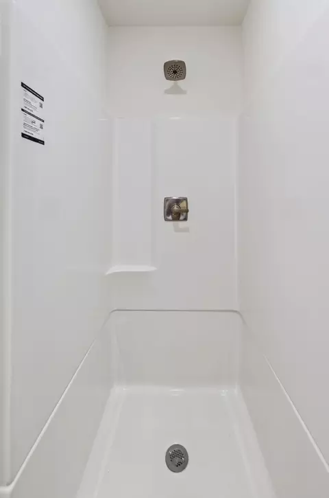 Bath - 1451 N Lexington Ave, Springfield, MO 65802 photo 2 of 8