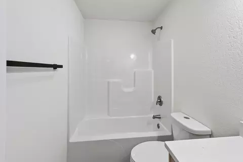 Bath - 1451 N Lexington Ave, Springfield, MO 65802 photo 5 of 8