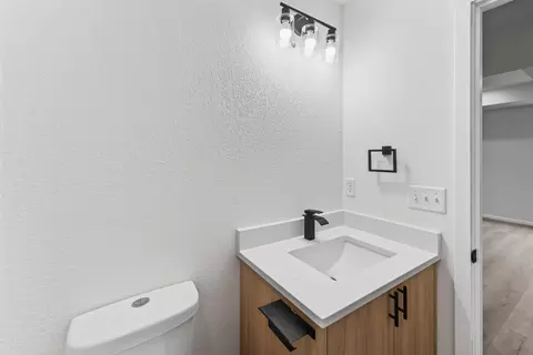 Bath - 1451 N Lexington Ave, Springfield, MO 65802 photo 6 of 8