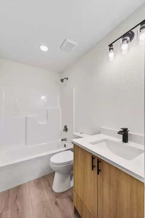 Bath - 1451 N Lexington Ave, Springfield, MO 65802 photo 7 of 8