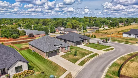 View/Area - 1065 W Gaslight Dr, Springfield, MO 65810 photo 1 of 7