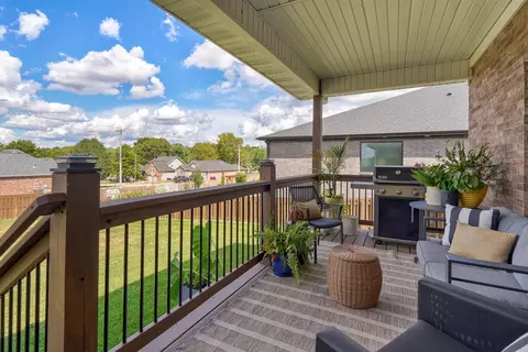 Exterior - 1065 W Gaslight Dr, Springfield, MO 65810 photo 4 of 10