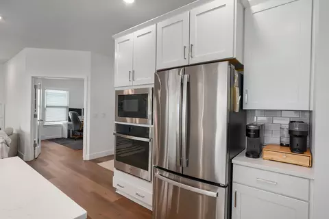 Kitchen - 1065 W Gaslight Dr, Springfield, MO 65810 photo 5 of 5
